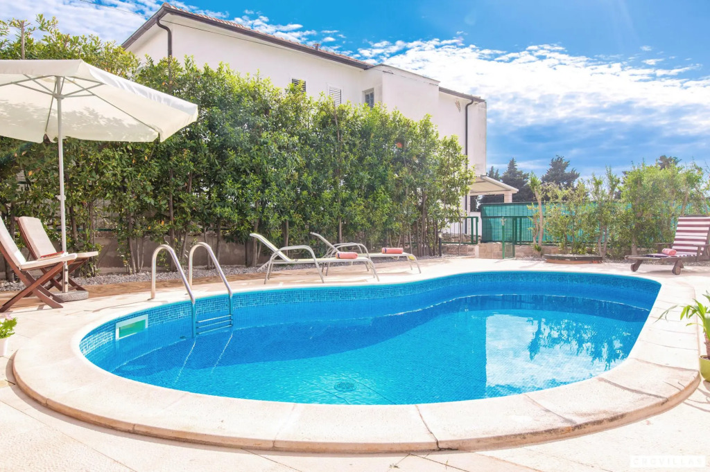 Mare III in Hvar with 4 bedrooms and 1 bathrooms