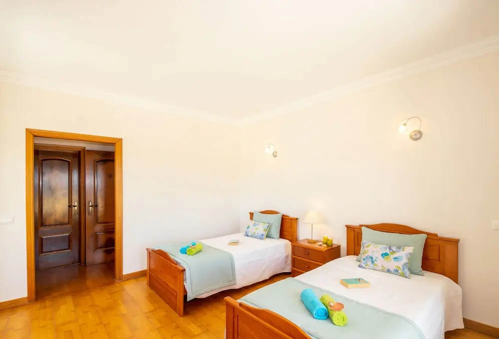 Villa Casa Castelo - Refúgio com piscina aquecível e BBQ na Galé, Albufeira