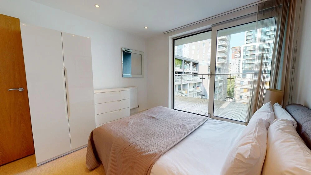 Inviting 2-bed/2-bath Apartment in London