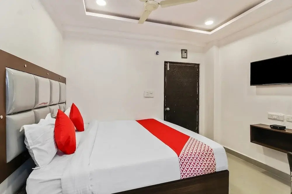 Hotel Meena International by OYO Rooms
