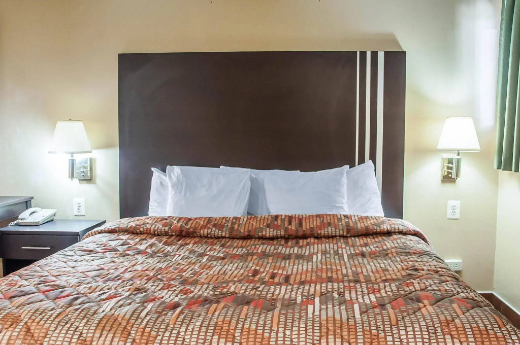 Amherst Inn & Suites