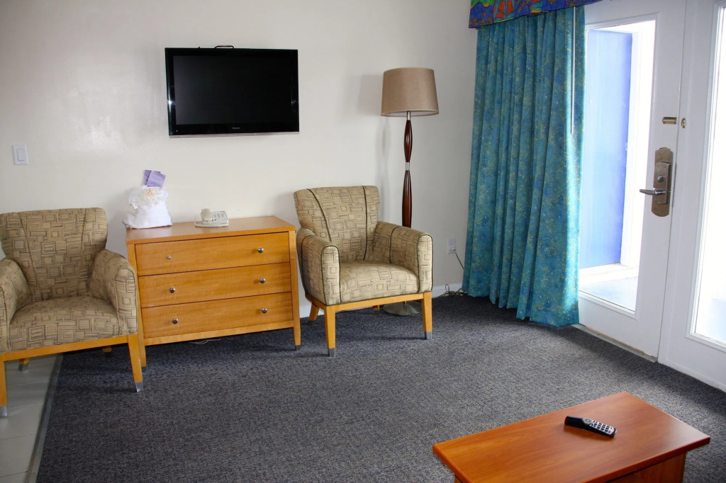 The White Sands Oceanfront Resort & Spa
