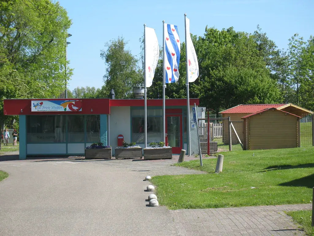 Modern chalet with oven, near the Wadden Sea