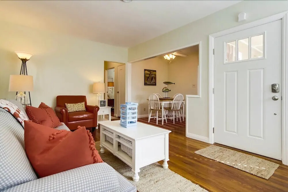 Little Pearl 2 Bedrooms 1 Bathroom Condo