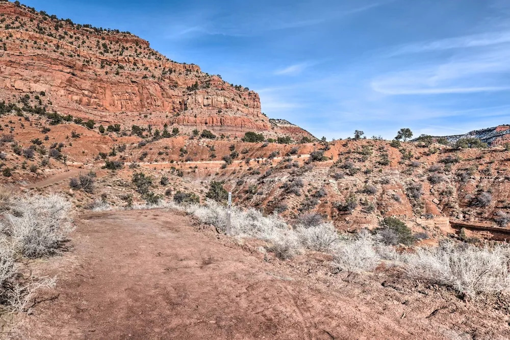 Modern Kanab Cottage w/ View < 1 Mi to Hiking!