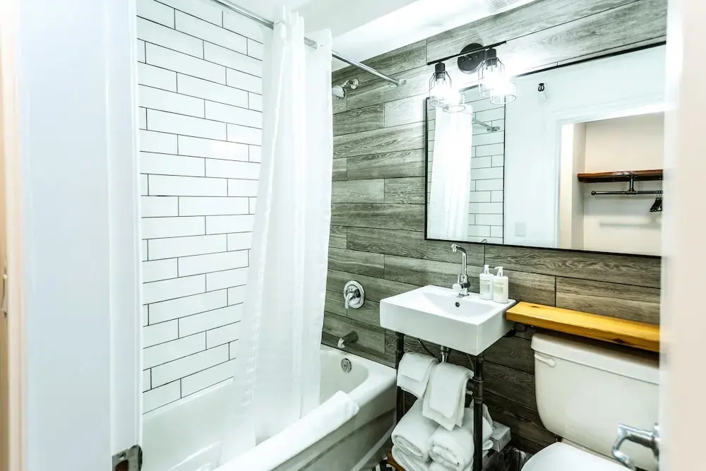 Crash Hotel Squamish
