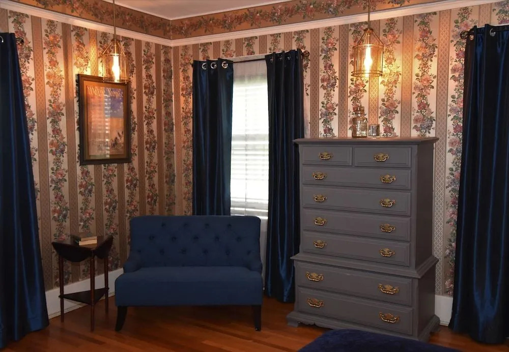 Grand Colonial Bed and Breakfast