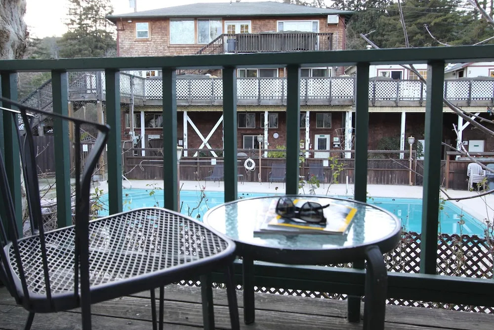 The Woods Hotel - Gay LGBTQ Cabins