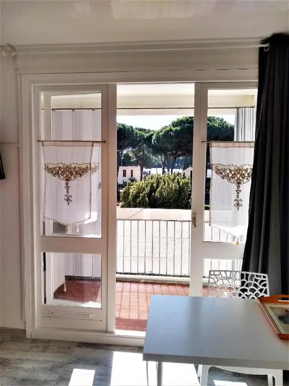 5 toits et mois Studio 2 pers Parking privatif Balcon et WIFI 10 mn plage et centre ville a pied