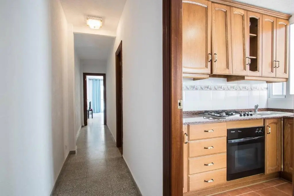Lovely, new, bright 3 mins to beach apt 105 sq meters