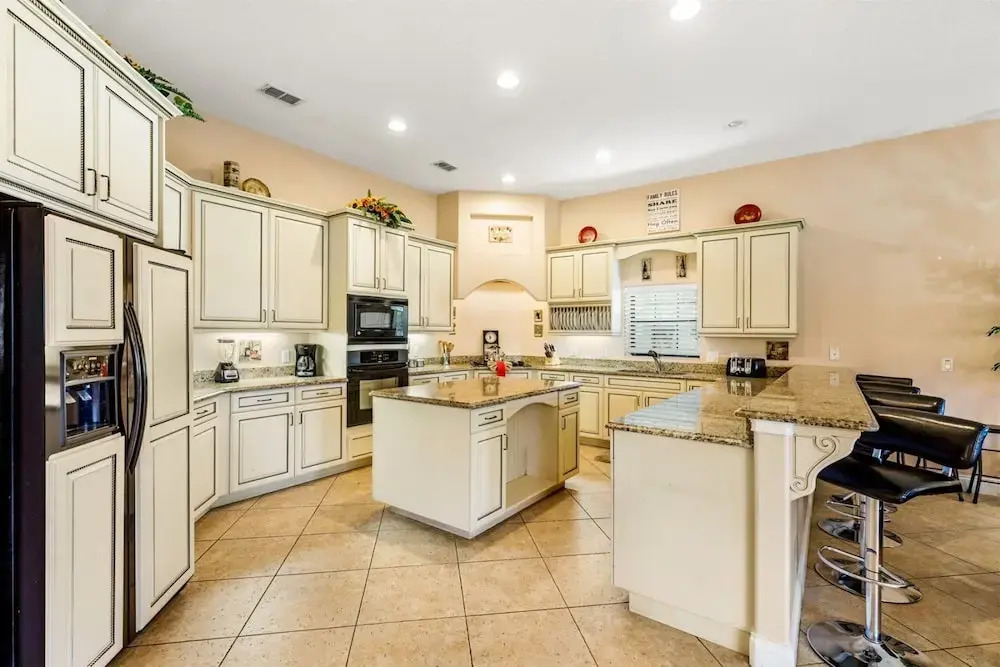 Stunning Large 7 bed Home With Private Pool, Spa, Balcony, Cinema Room, Fitness Suite and Able to see the Disney Fireworks - 467