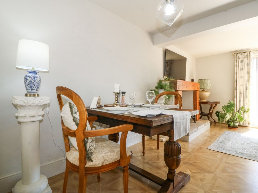 Holly Cottage