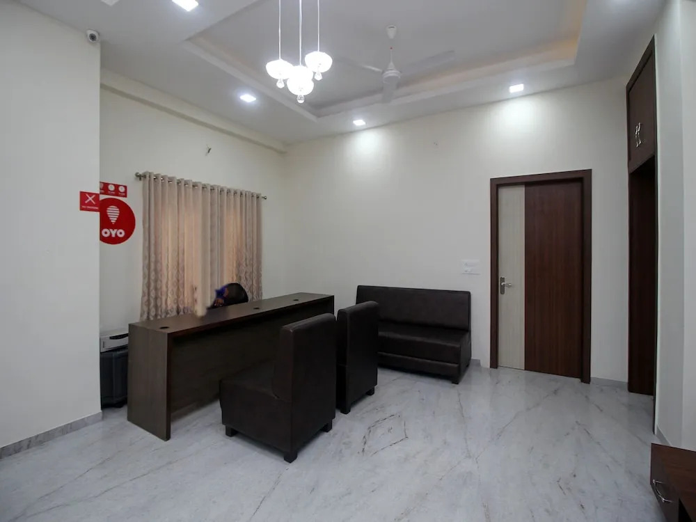 OYO 9888 Home Modern Stay near Celebration Mall