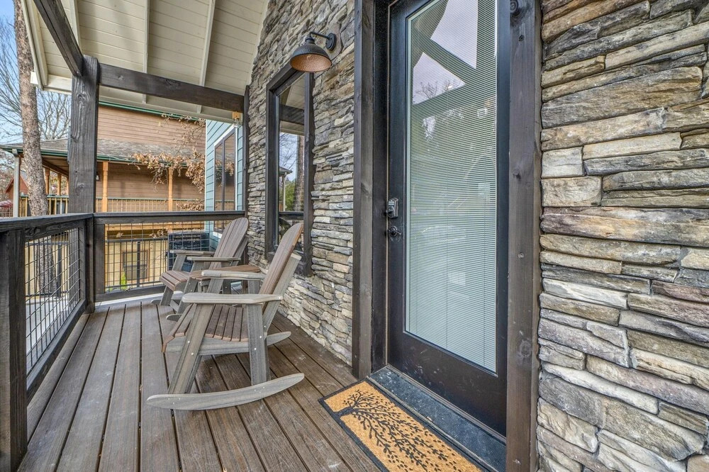 Splash Villa 6 Bedroom Home by Redawning
