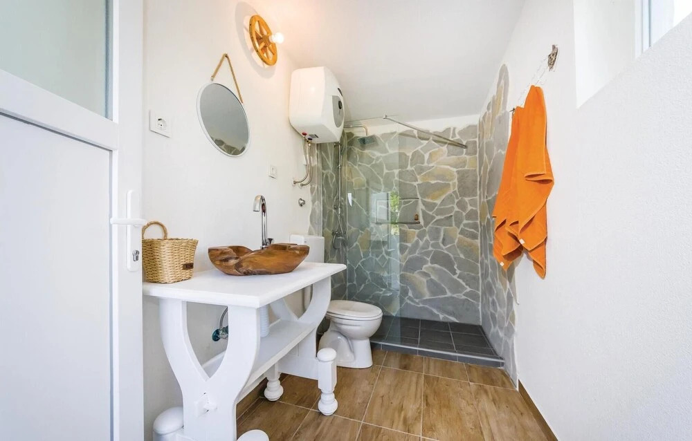 Two-Bedroom Holiday Home In Privlaka-Sabunike
