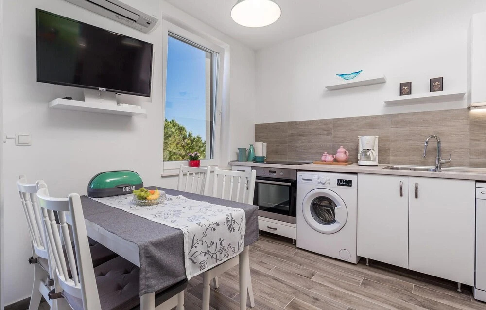Beautiful Apartment in Lovran With Wifi and 2 Bedrooms