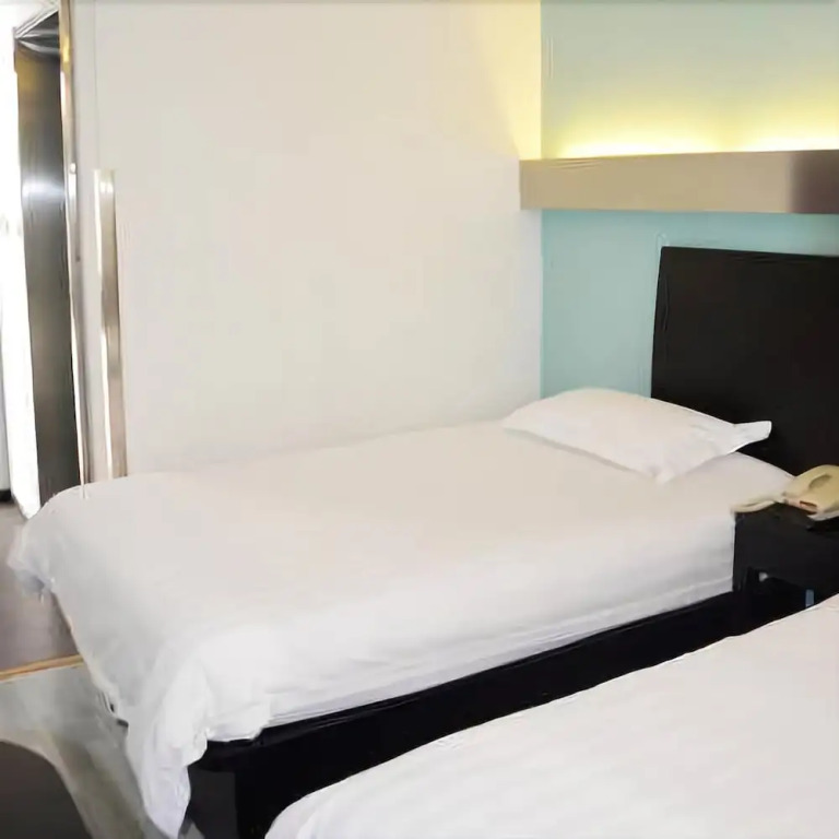 Super 8 Hotel