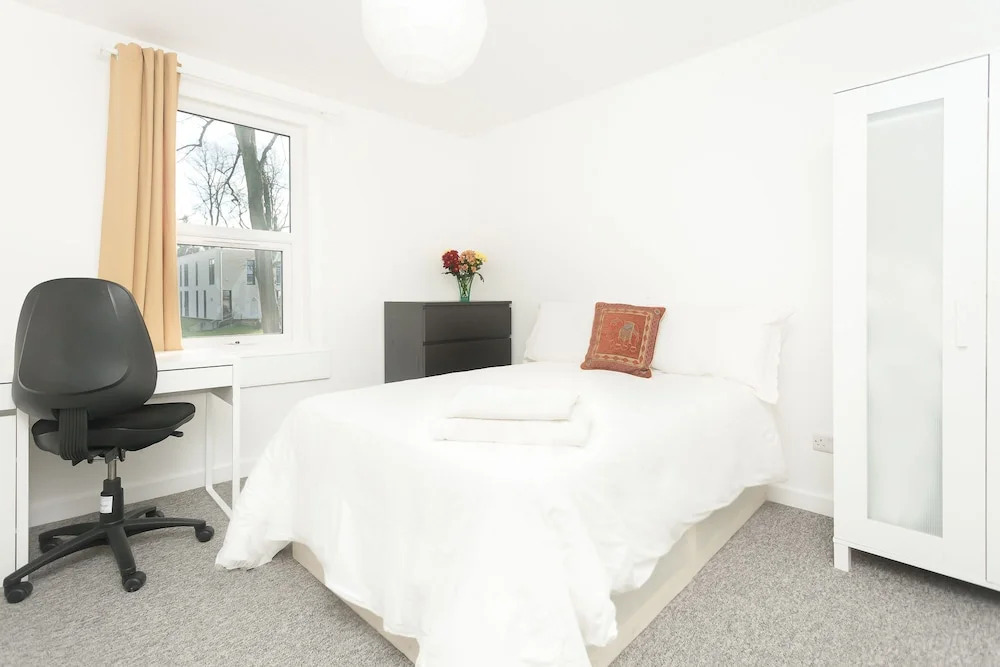 4 BR Townhouse, 10 Minutes From City Centre