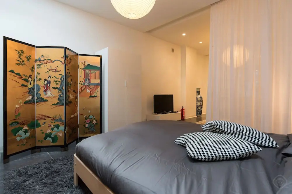 White Room Apartment