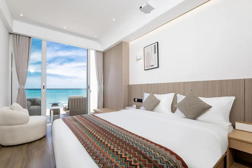 That sea in Sanya The sea infinity pool designer Meisu