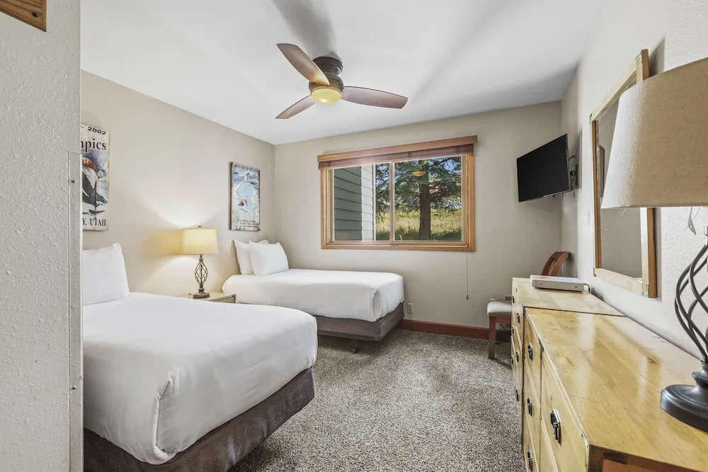 Snow Flower 007 3 Bedroom Condo by RedAwning