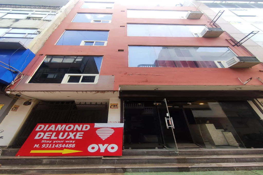 OYO 82842 Diamond Deluxe
