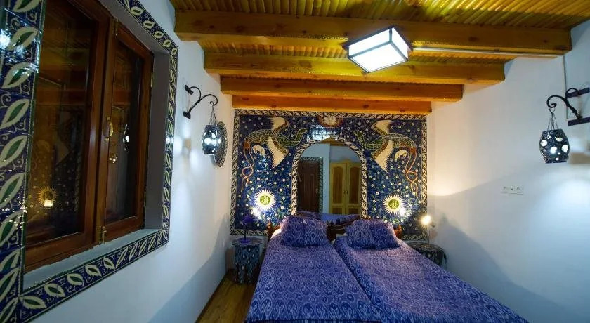 Bibi-Khanym Hotel