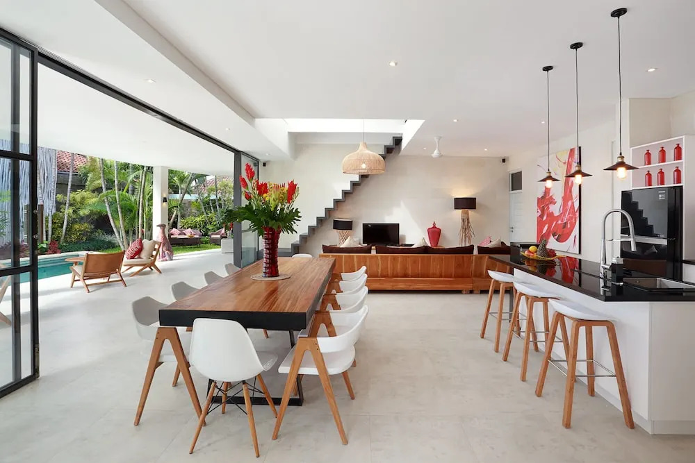 Seminyak White Design Villa