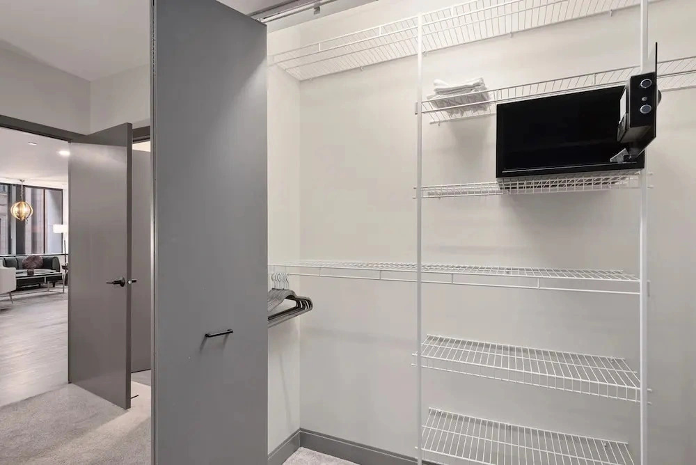Two Units Seamless Stay Downtown Convenience