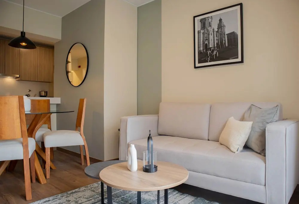 w Modern 2BR w Scenic Balcony Close to Kennedy Park