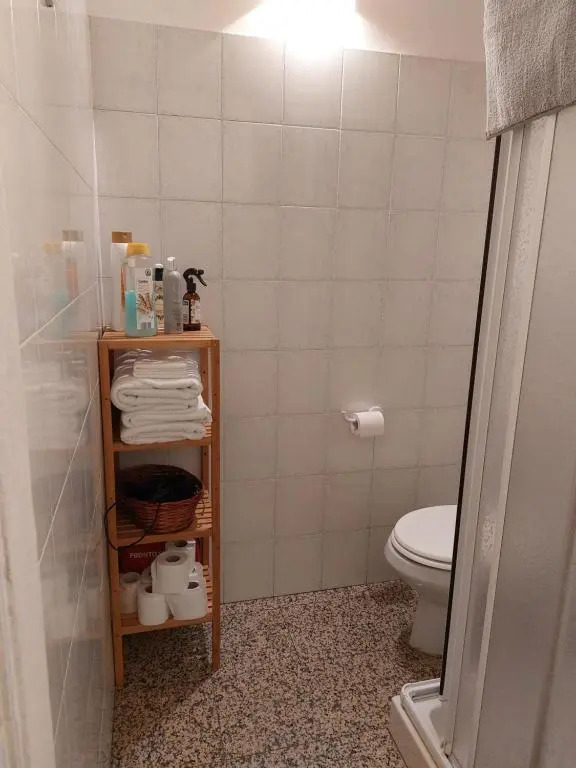 "Lo charme" a 5 minuti a piedi da Ospedale ed Universita',a 30 minuti dai Laghi e 40 minuti da Milano