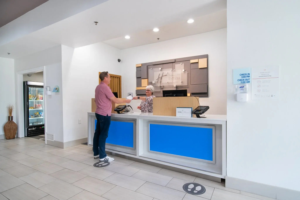 Holiday Inn Express Hotel & Suites Bedford by IHG
