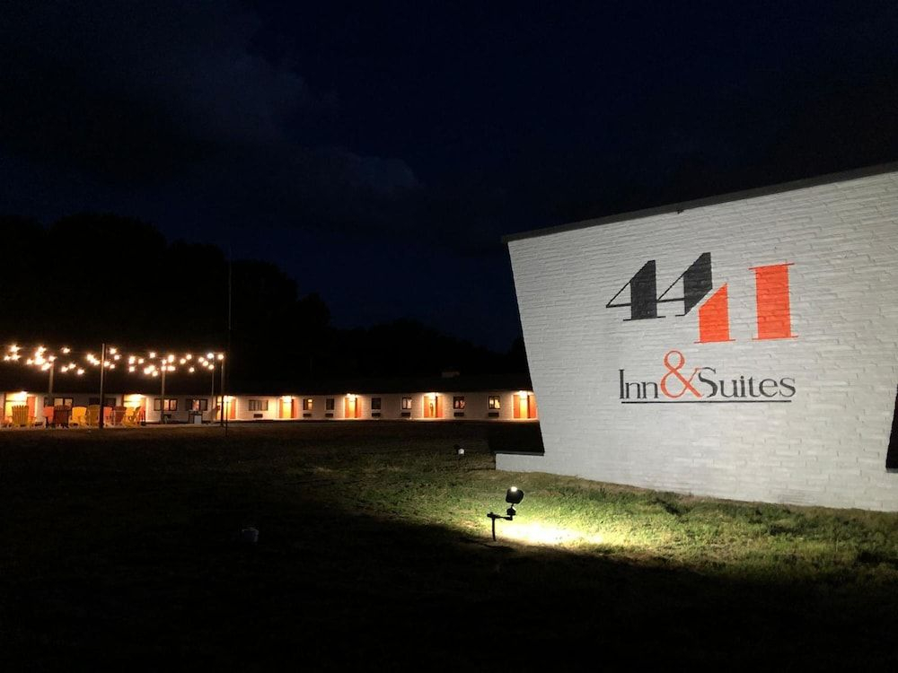 4411 Inn & Suites
