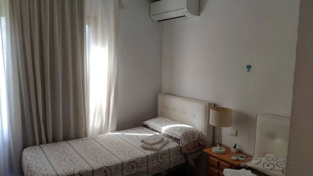 Lovely 2 Bedroom Apartment With Pool