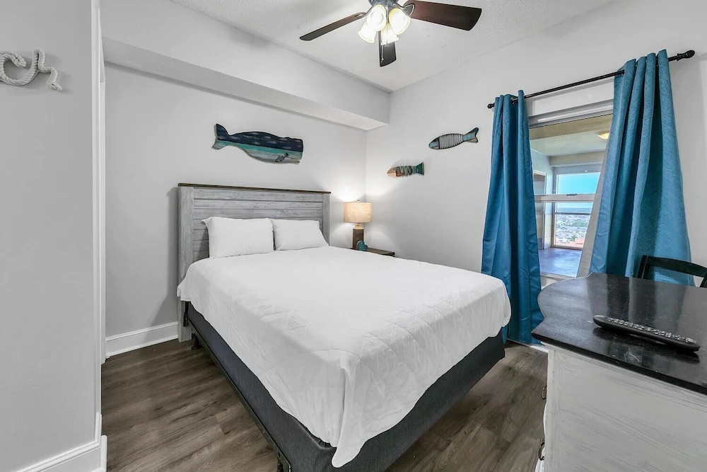 Majestic Beach Towers 2-1206