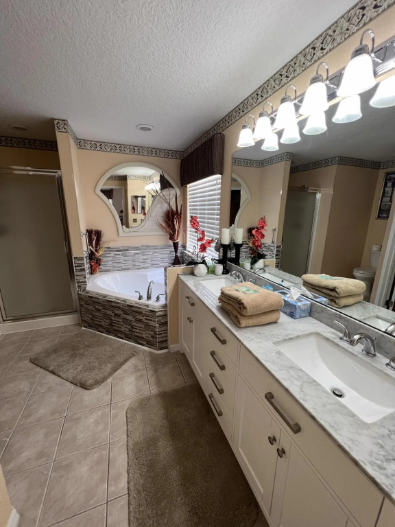 Luxury Lakeside Pool & Spa Home close to Disney, Kissimmee, US