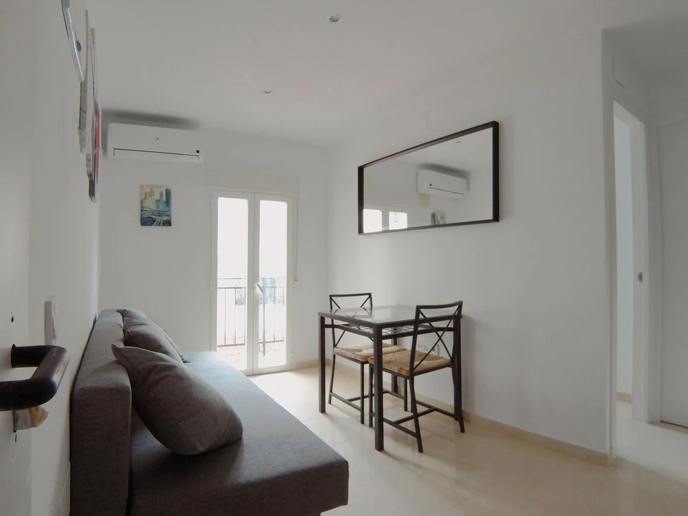 Apartamento interior cercano al parque Olof Palme AP7