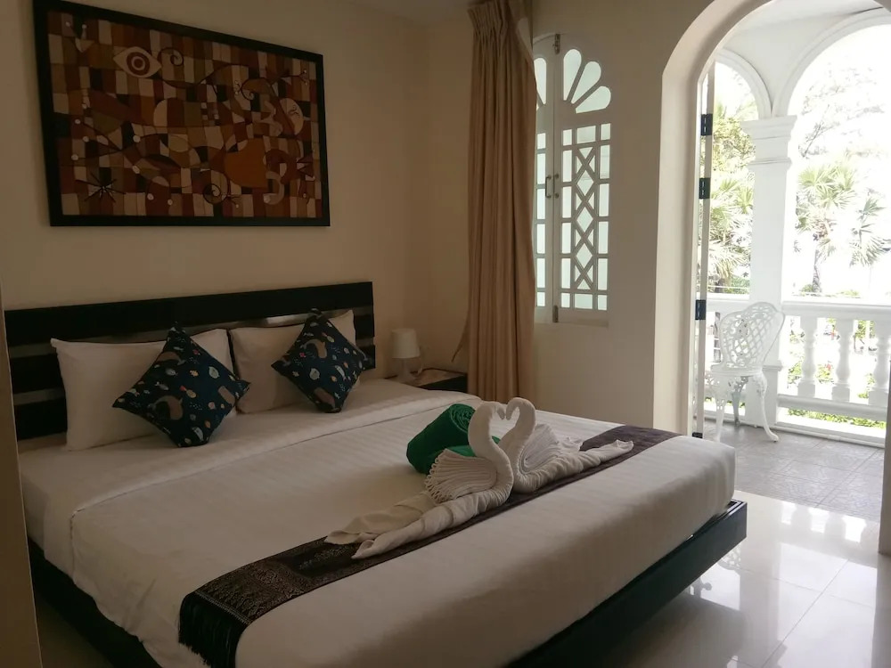 Island Patong Beachfront Apartments