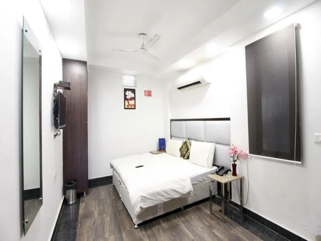 Hotel Shivans Near New Delhi Railway Station