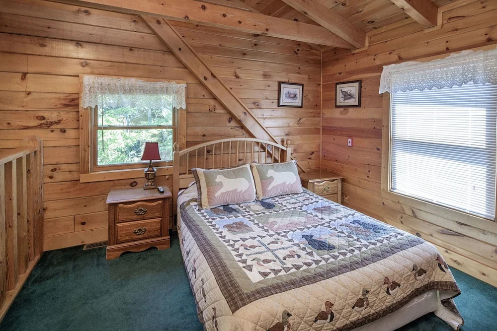 Gerralds Chalet by Heritage Cabin Rentals