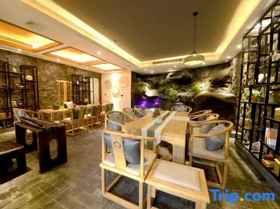 Xingyi Wanfenglin Yuejingwan Hotel