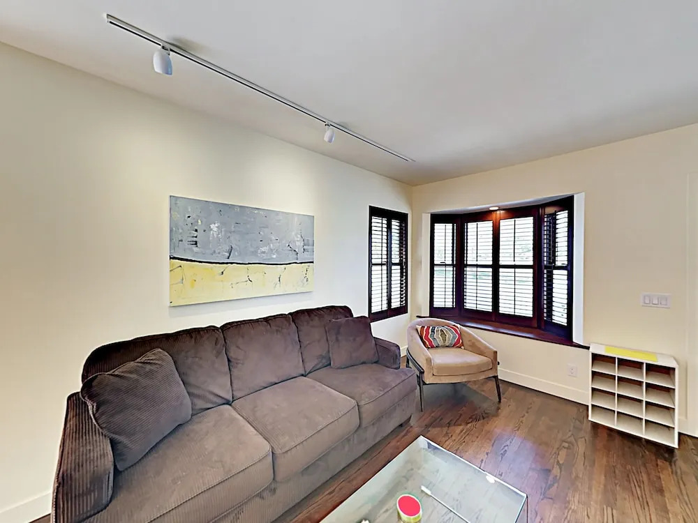 New Listing! 2-units W/ Hot Tubs, Walk To Beach! 4 Bedroom Townhouse