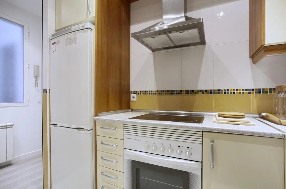 Near Reina Sofía Museum. 6pax. 2bedrooms. Reina Sofia III