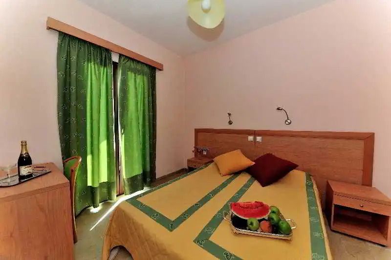 vassilias beach hotel