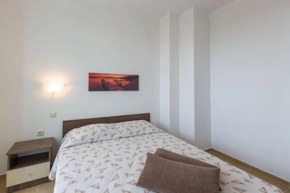 1-bed Modern Sea View Apartment in Aparthotel