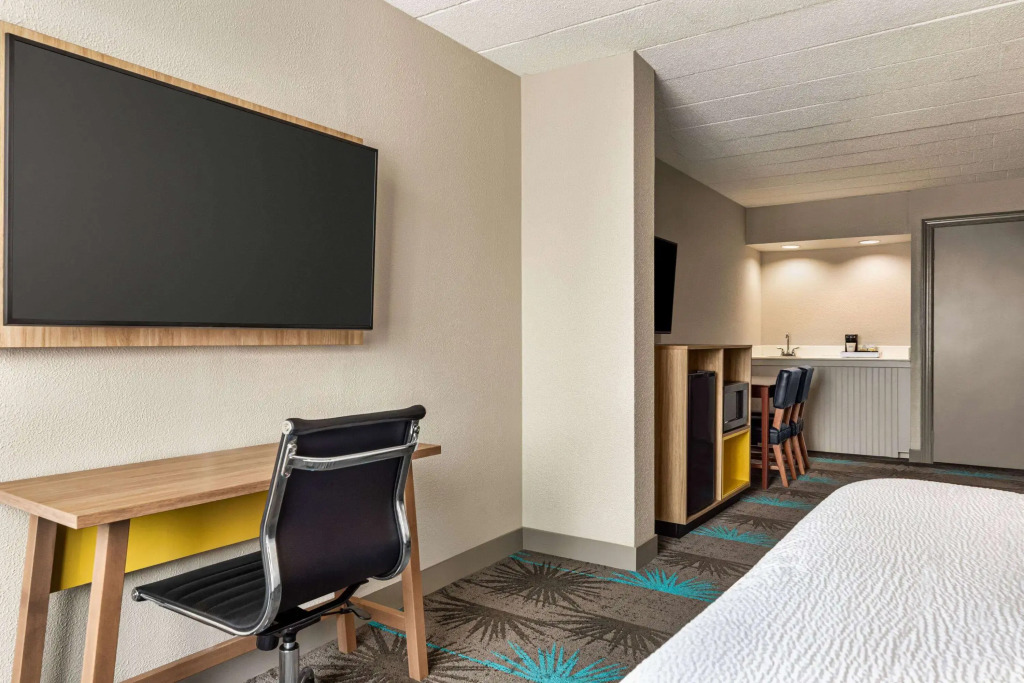 Days Hotel by Wyndham Allentown Airport / Lehigh Valley