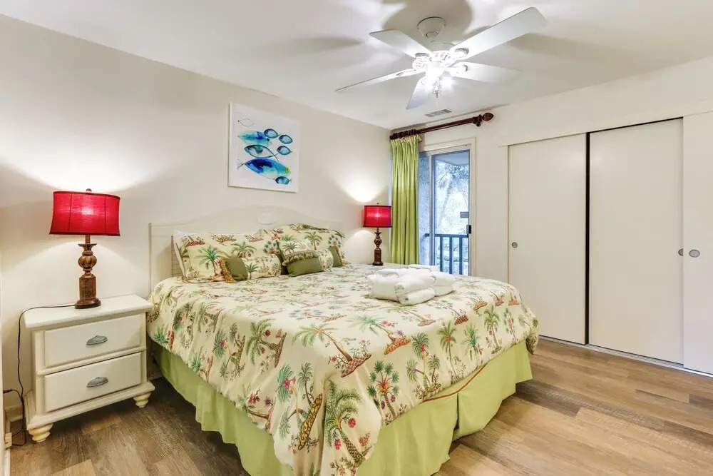 Vintage Hilton Head Island Condo: Steps to Beach!