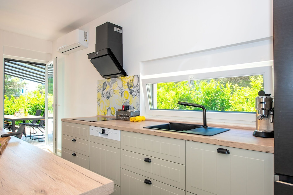 Villa Srima Beach house