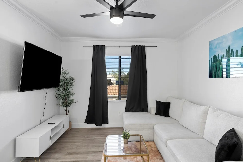 Upscale Stay w Heated Pool 8mins to ASU