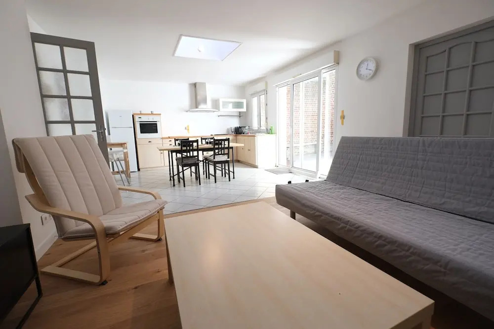 Escale de 80 m2 avec cour et parking